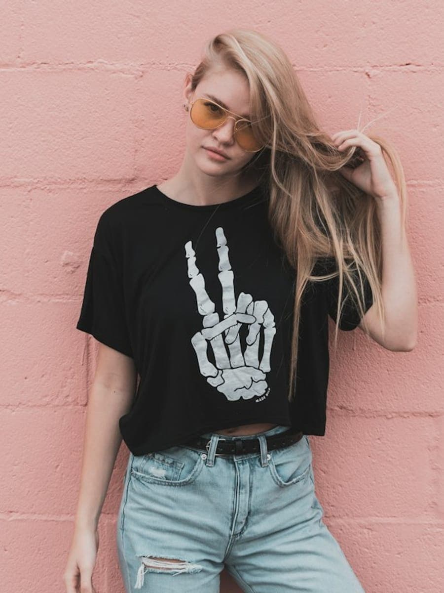 グラフィック クロップドTシャツ